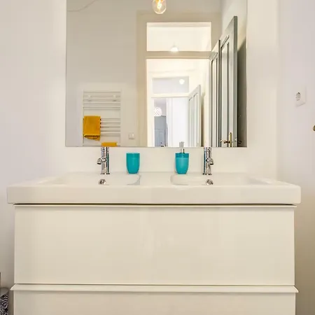 New! Luminous And Relaxing Flat In Center