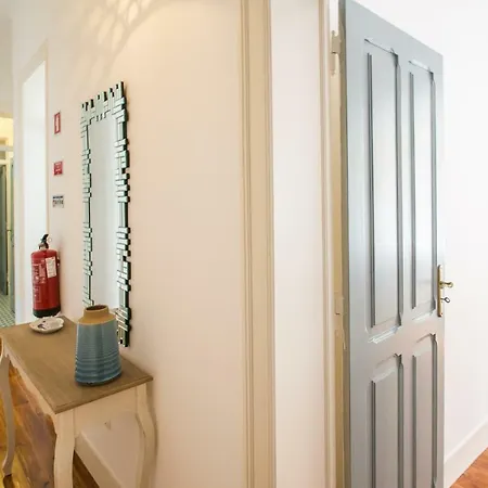 New! Luminous And Relaxing Flat In Center *
